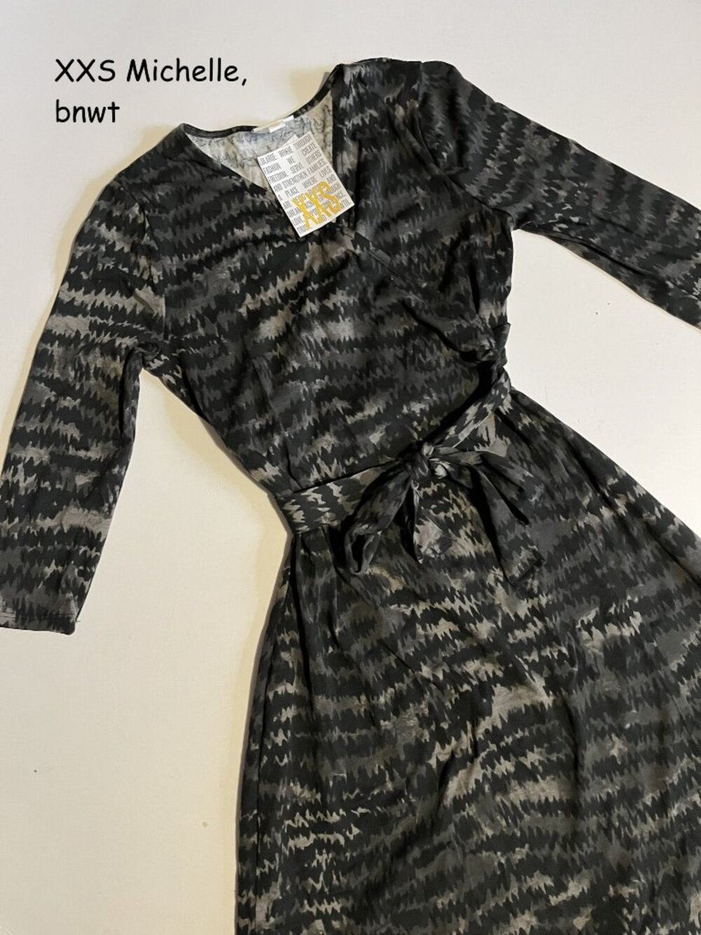 XXS Lularoe Michelle wrap dress, grey and black zigzags